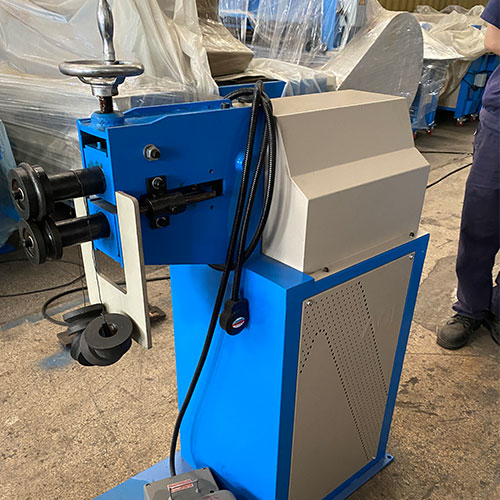Wire rolling machine